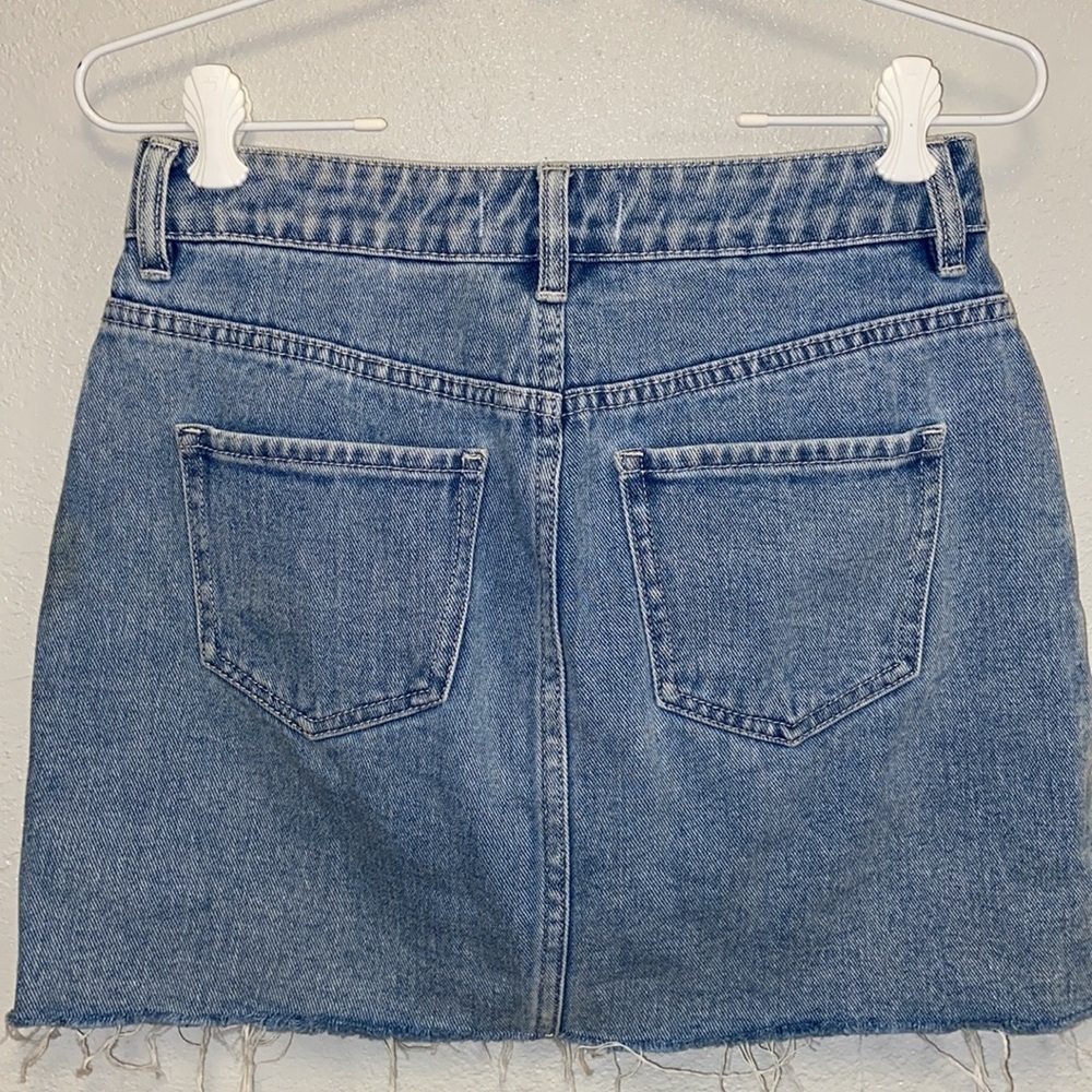 PacSun Light Wash Raw Edge Denim Mini Skirt Casual Summer Y2K Style 4763 - Picture 4 of 8